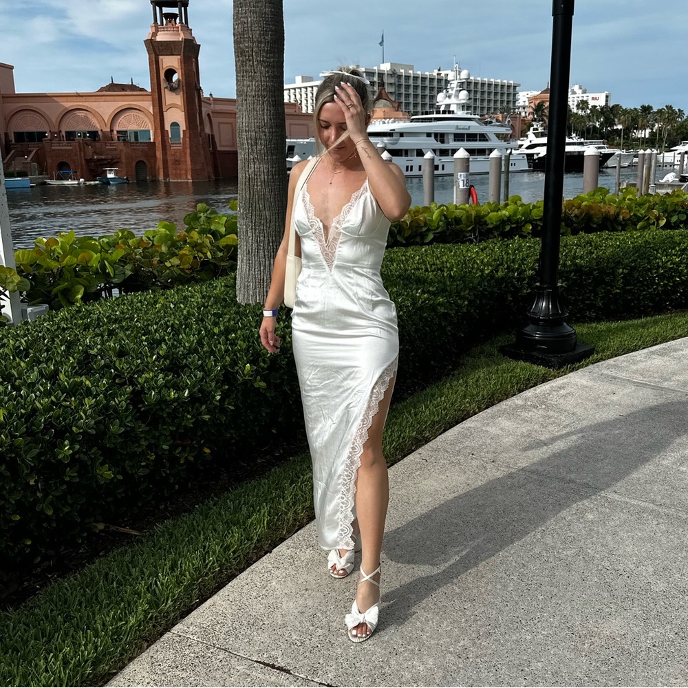 Selfie Leslie Lace Midi Dress White